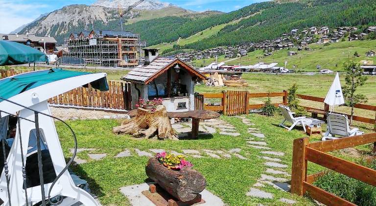 Beautiful apartment with yard, BBQ & patio | Close to the ski | Suitable for remote work | Dogs allowed — photo 3
