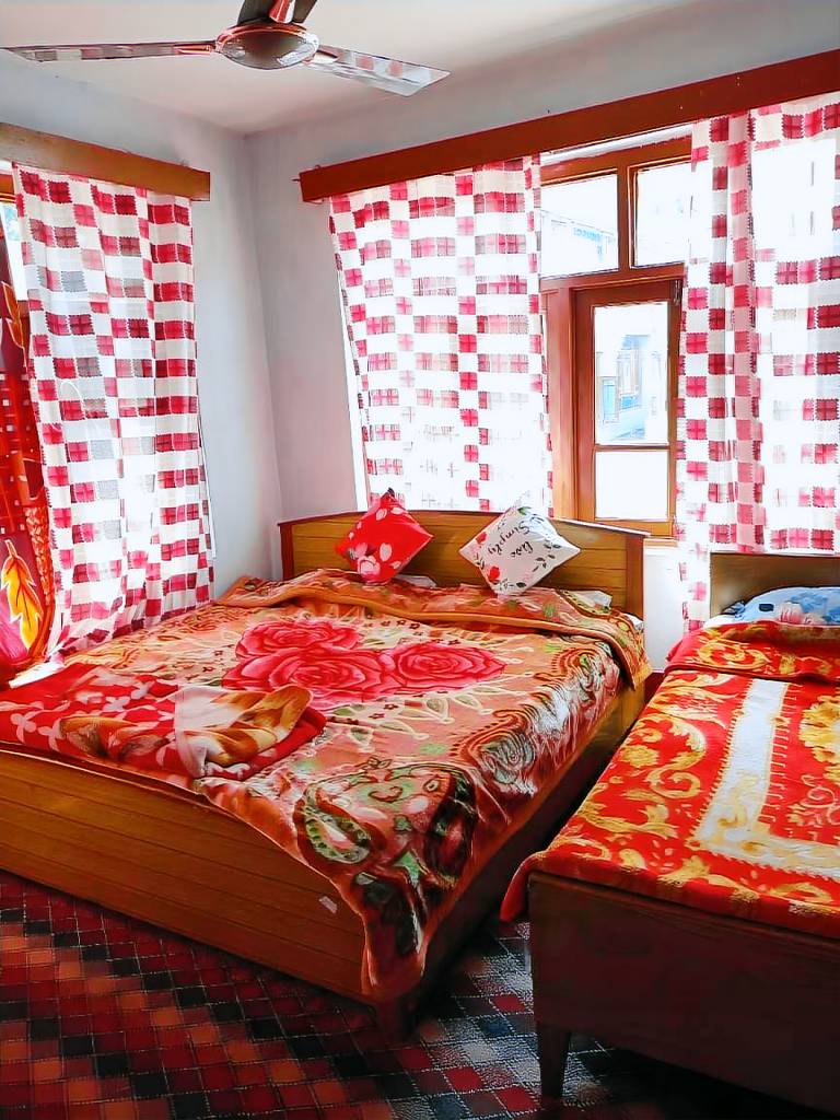 Queen Palace guest house in Srinagar