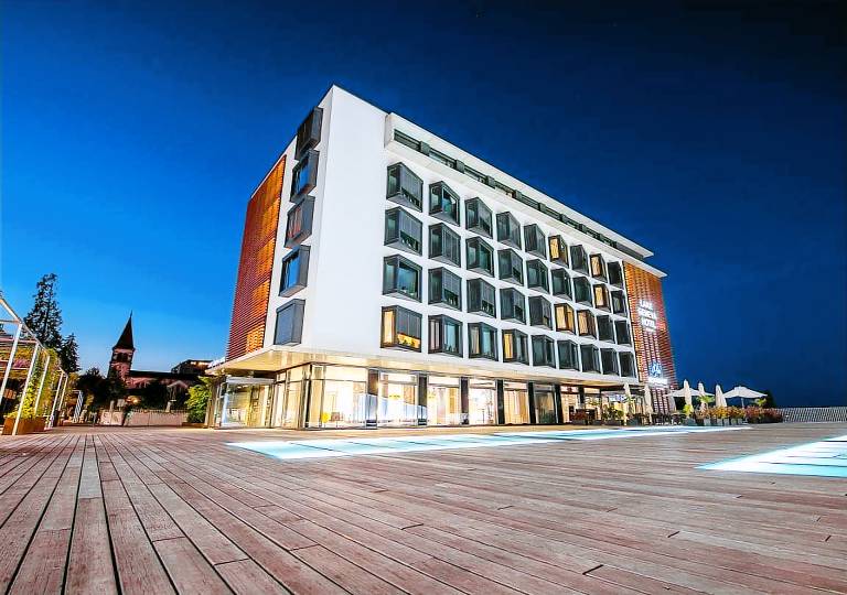 Lake Geneva Hotel