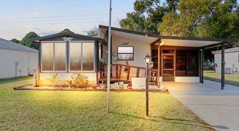 House with pool | Suitable for remote work in Lady Lake, FL