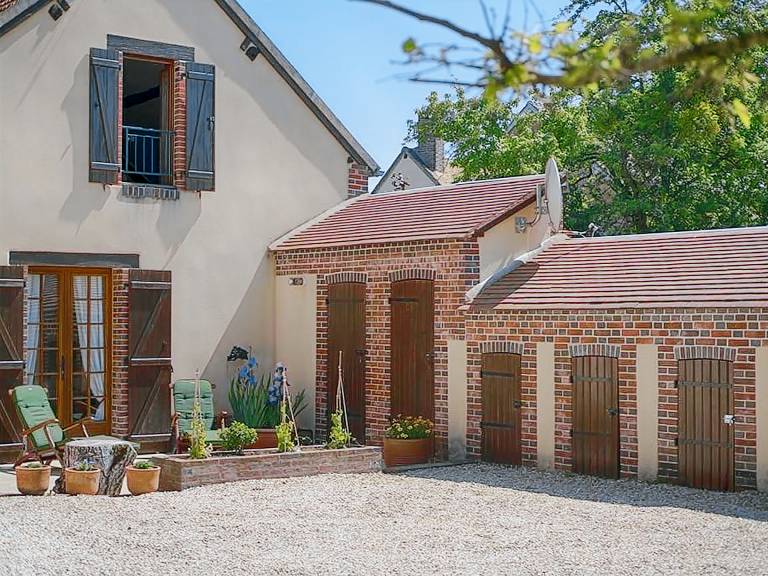 Family cottage with pool and pets allowed in Burgundy — photo 2