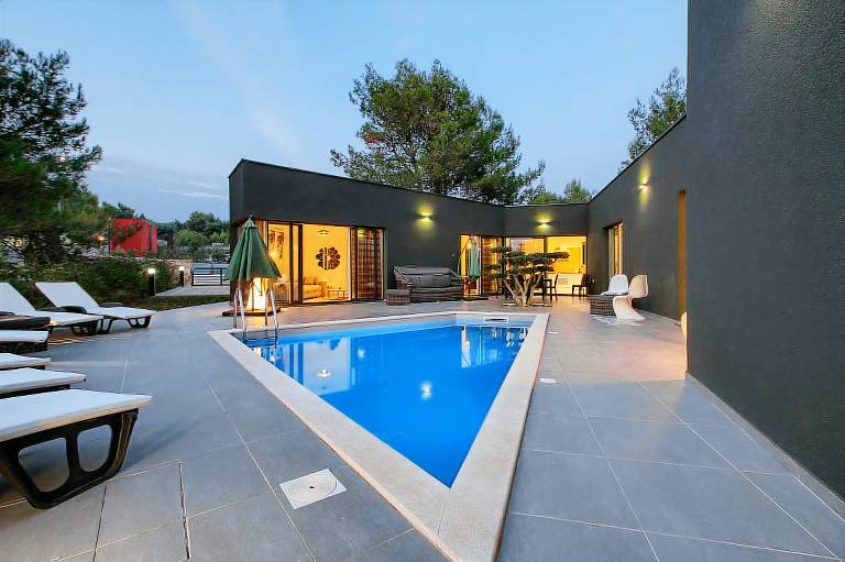 Villa with barbecue, heated pool & terrace — photo 5