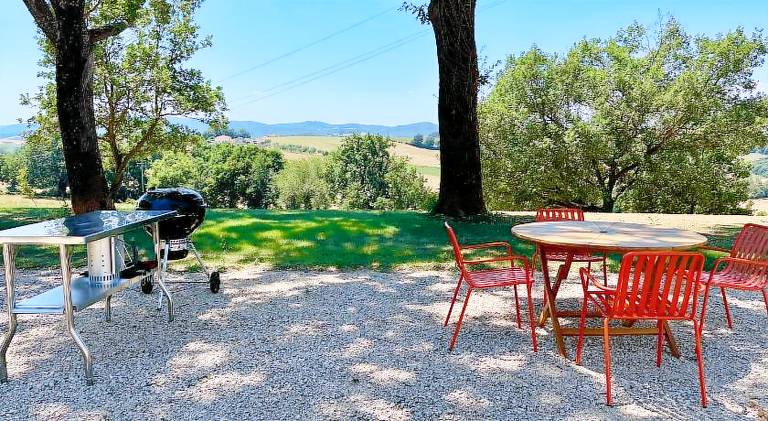 Rental apartment with yard, hot tub & grill | Perfect for remote work | Pets allowed — photo 2