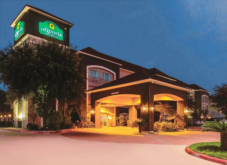 La Quinta Inn & Suites by Wyndham Mission at West McAllen — photo 3