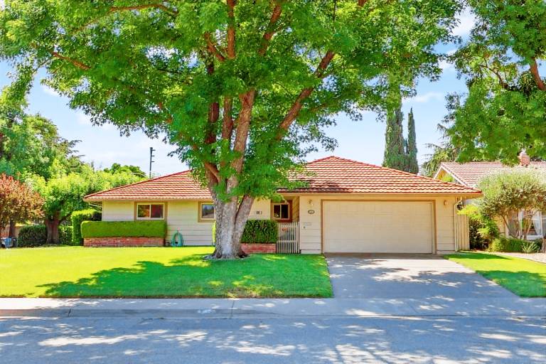 Child-friendly vacation home with garden, patio & private pool | Pets are welcome — photo 3