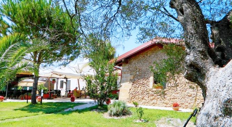 Lovely farm with terrace, private pool & yard | Pets are welcome — photo 4