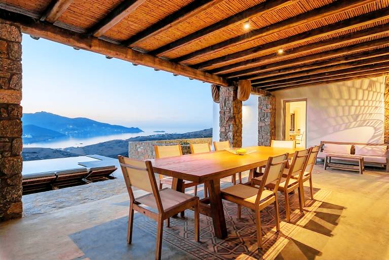 Children-friendly charming villa with hot tub, patio & private pool | Perfect for remote work | Pet-friendly — photo 5