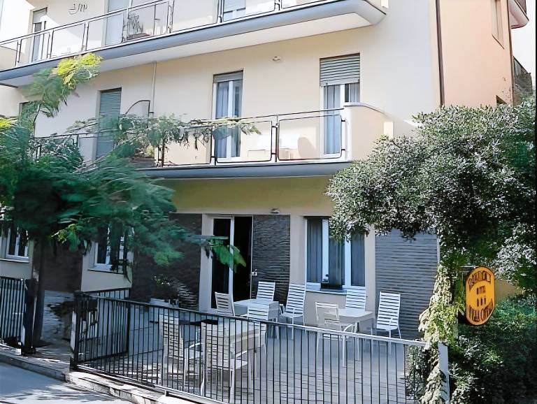 Charming serviced apartment with yard | Close to the beach | Perfect for remote work | Dogs allowed in Rimini