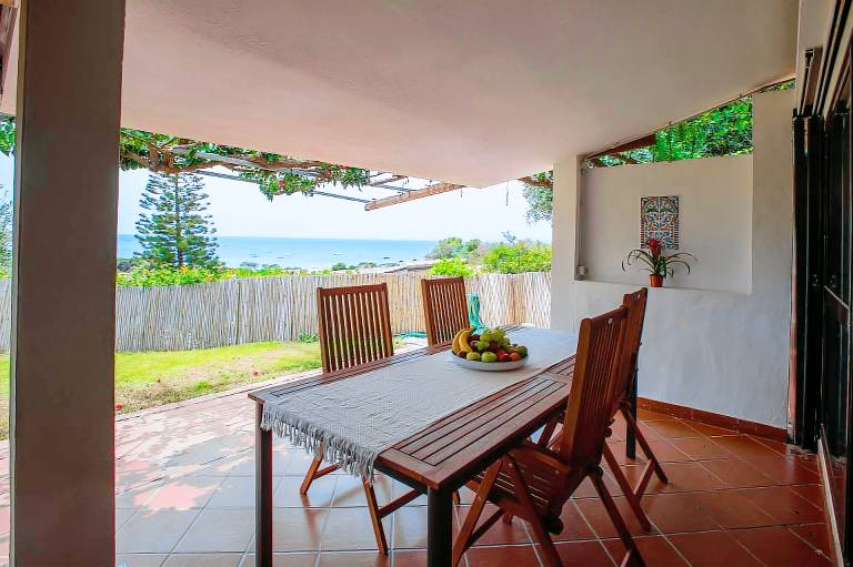 Fully equipped villa with garden, barbeque & terrace | Sea view | Next to the beach | Pets allowed — photo 4