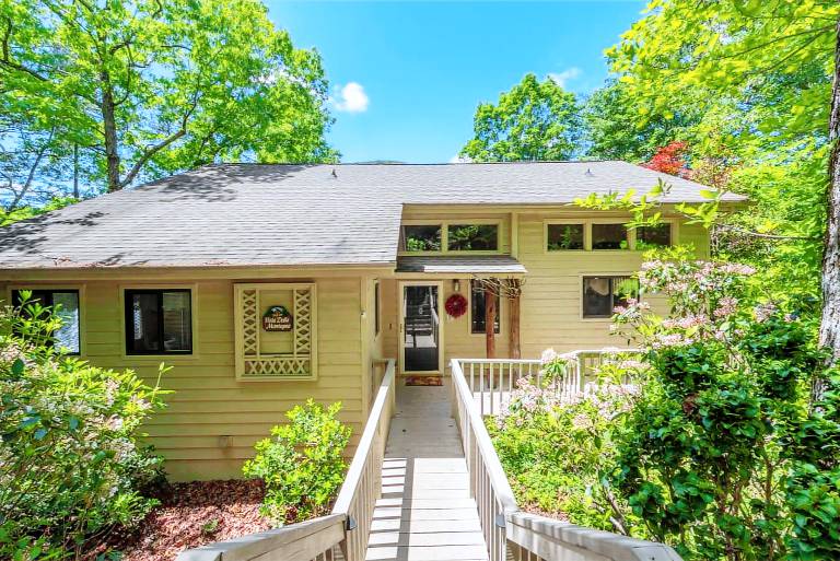 Fully equipped ample vacation home with hot tub, heated pool & BBQ | Pets are welcome in Lake Lure, NC