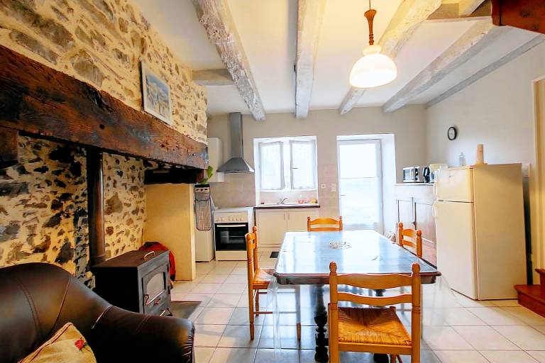 Gite with BBQ, yard & terrace — photo 4