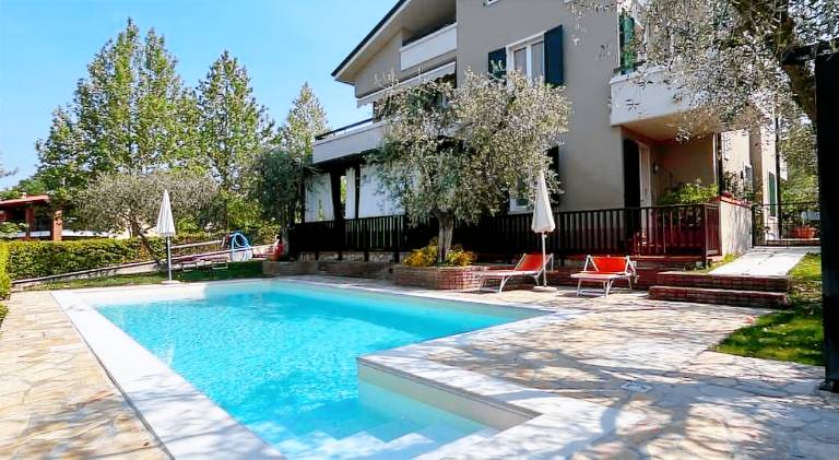 Pleasant apartment with patio, private pool & barbecue | Dogs allowed in Lazise