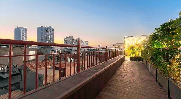 Serviced apartment with patio & yard | Good for workation — photo 3