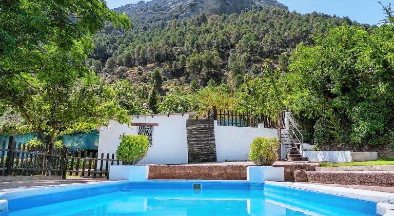 Vacation home with terrace, pool & garden — photo 3