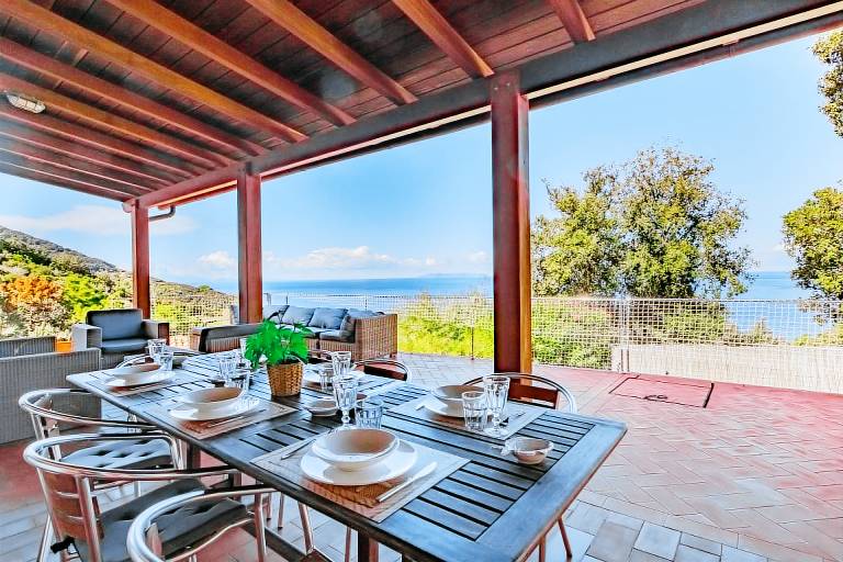 Children-friendly villa with private pool, garden & patio | Pets allowed — photo 3