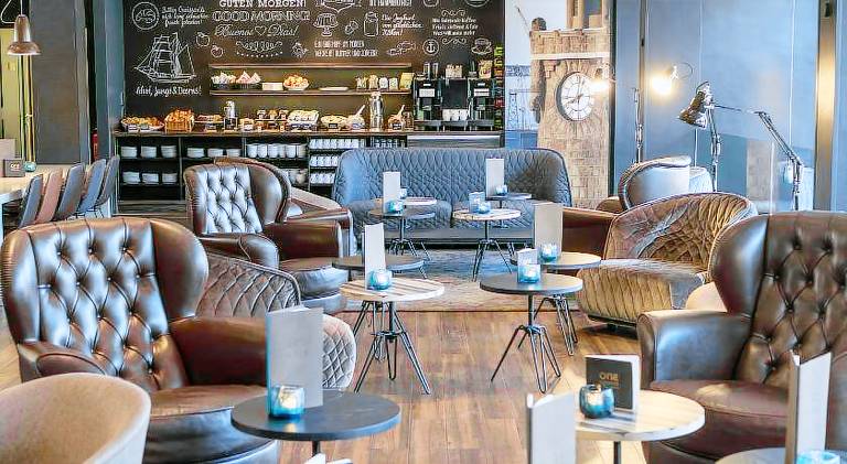 Motel One Hamburg-Altona — photo 3