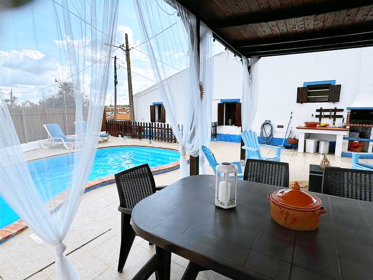 Villa 'Casa D’ Avó Lita' with Private Pool, Private Terrace and Wi-Fi — photo 4