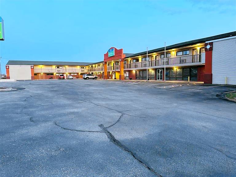Stay Inn by OYO Near I 80 Lincoln West — photo 5