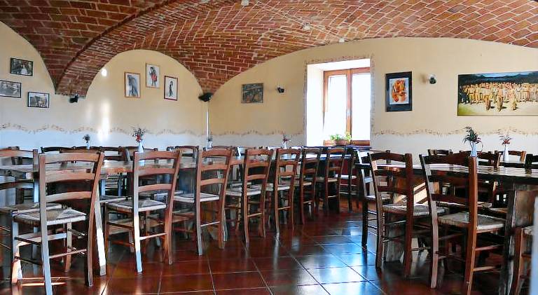 Farm with yard in Casale Monferrato