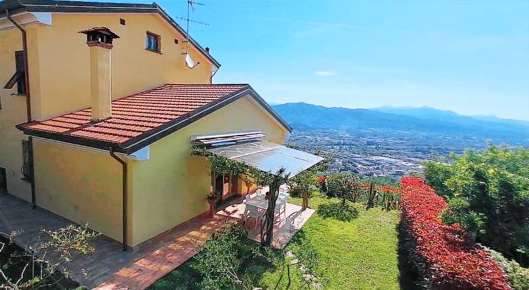 180 m&sup2; Villa