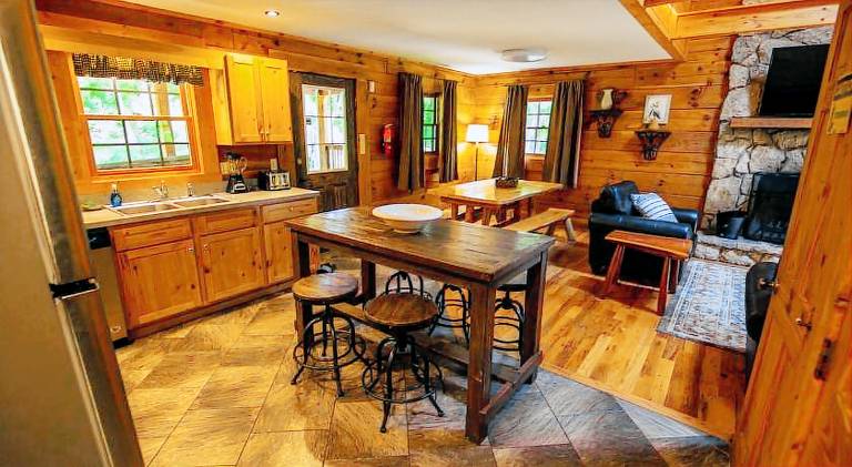 House with jacuzzi & pool | Pets allowed — photo 3