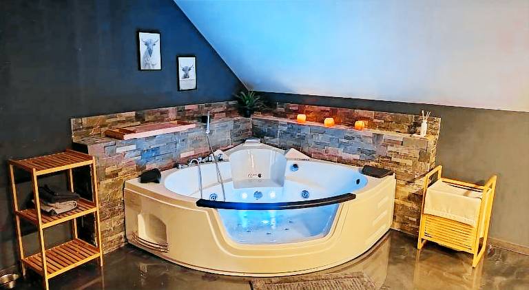 Vacation home with hot tub — photo 2