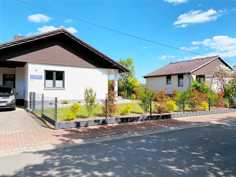 Mit Garten Grill und Terrasse