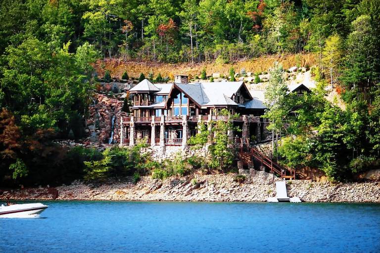 Lodge  Aquone