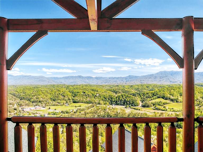 Cabin with pool, grill & sauna | Mountain view | Good for workation in Sevierville, TN