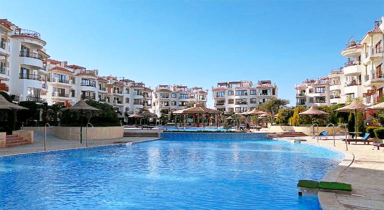 Holiday apartment with pool — photo 3