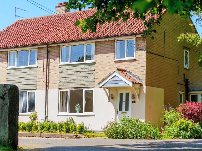 Children-friendly cottage with garden & hot tub | Pets allowed — photo 2