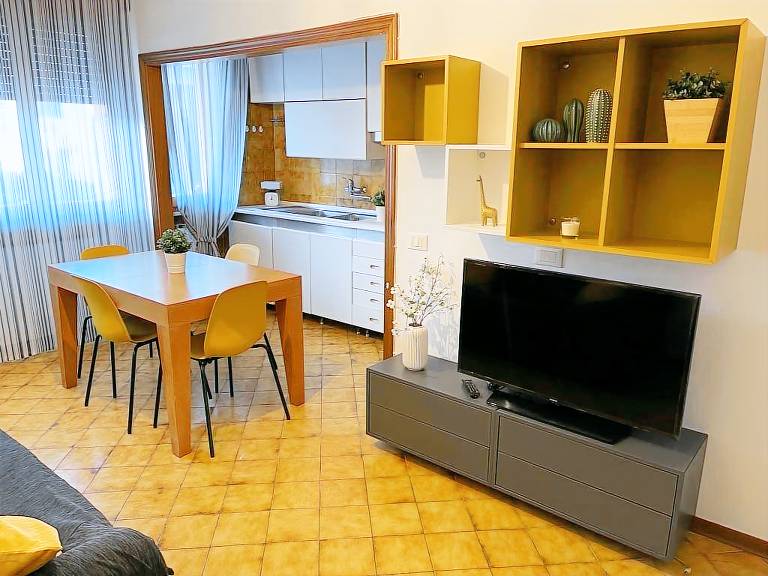 Family-oriented wonderful apartment with yard, private pool & terrace | Pets allowed — photo 3