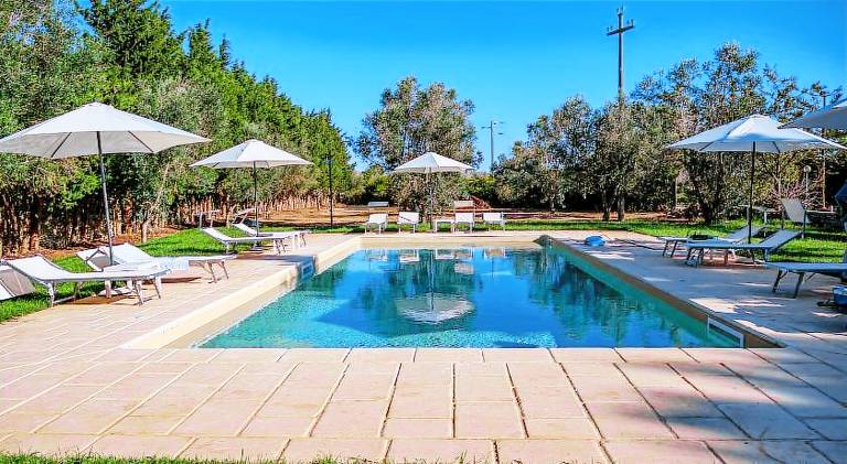 Serviced apartment with pool & yard in Giurdignano