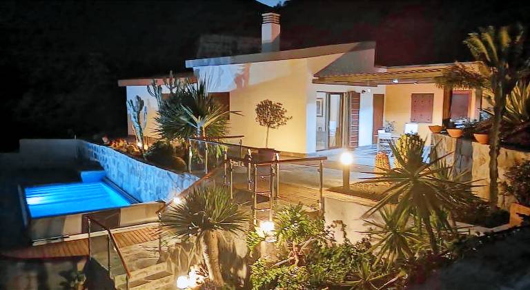 Villa with patio, barbecue & garden — photo 3