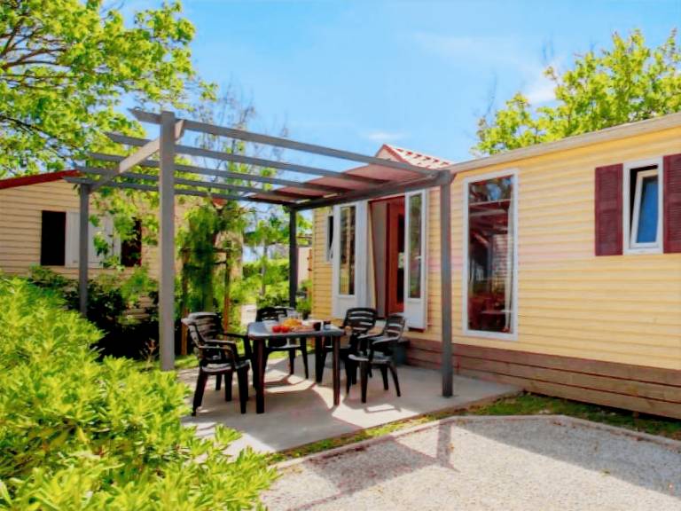 Mobile home with patio & heated pool — photo 4