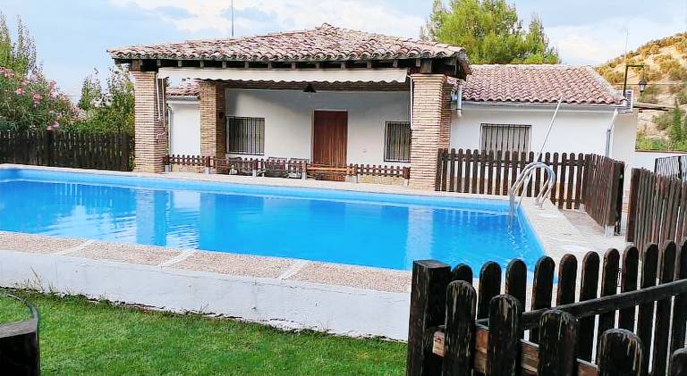House with pool | Dogs allowed — photo 2