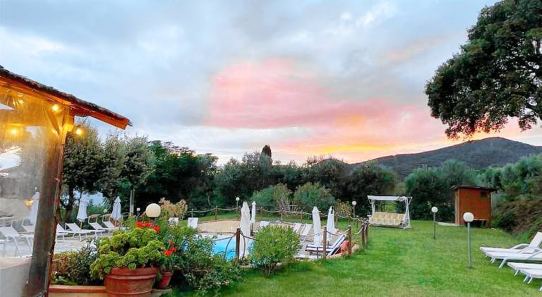Farm with garden, patio & pool — photo 3