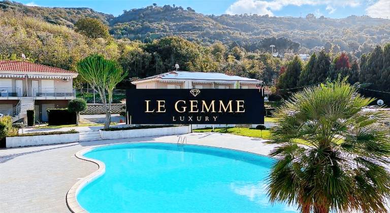 Nice apartment with pool, yard & patio | Close to the beach | Dogs allowed in Parghelia