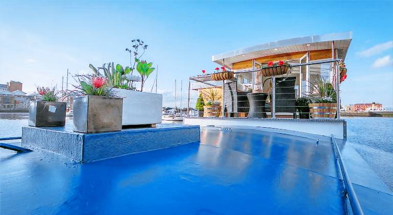 Lovely boat with terrace | Next to Titanic Quarter | Pets are welcome — photo 3
