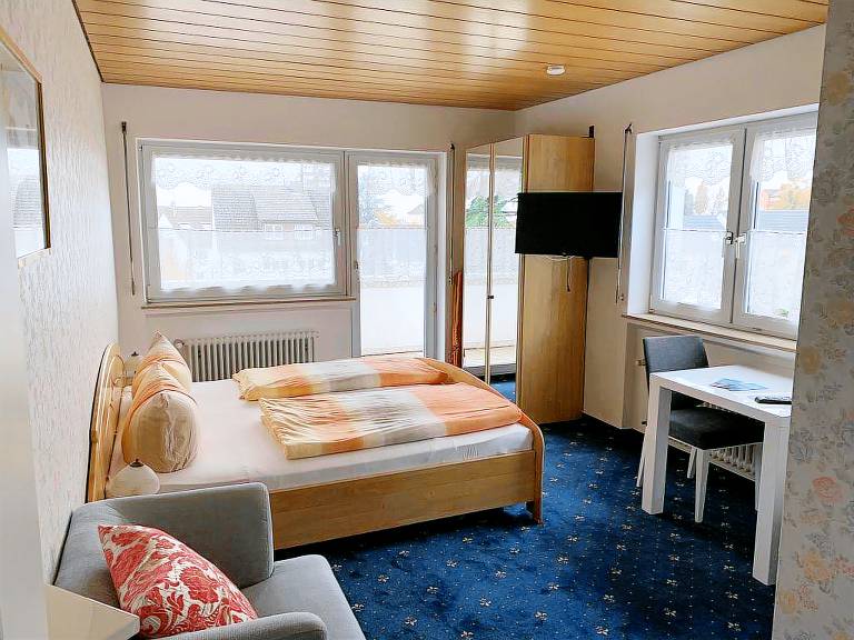 Doppelzimmer 7 mit Balkon