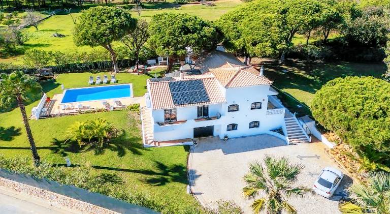 Villa with yard, terrace & BBQ | Pets allowed in Loulé