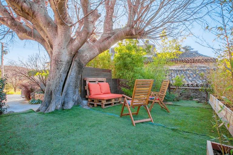 Fully equipped spacious vacation home with BBQ, garden & terrace | Garden view | Dogs allowed — photo 3
