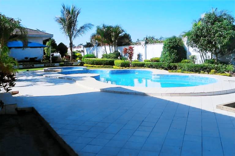 Blue Lagoon Lodge Blantyre