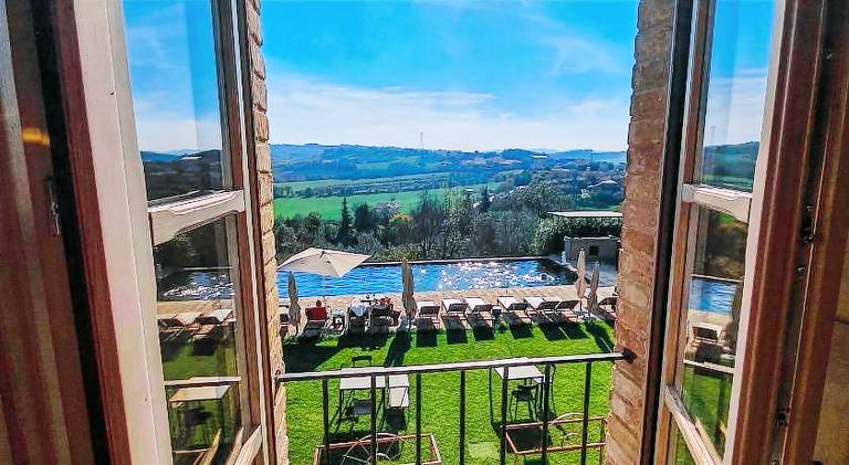 Farm with pool, patio & jacuzzi | Pets allowed — photo 4