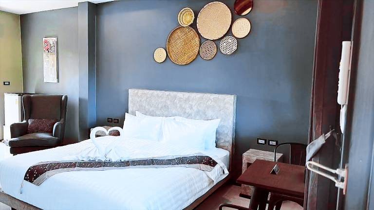 Dedicated room with private pool & patio | City view — photo 4