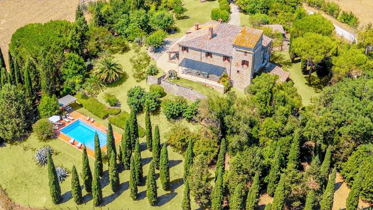 Villa with private pool, barbeque & garden | Pool view — photo 2