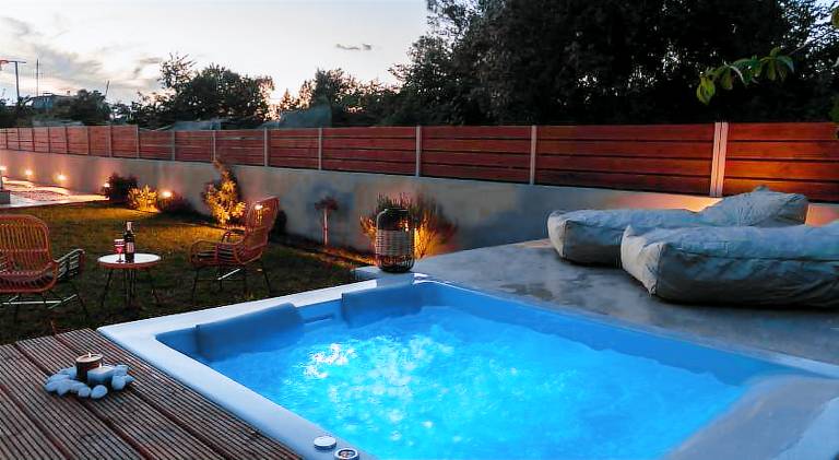 Holiday apartment with patio, garden & barbeque in Lefkada