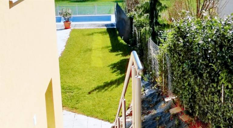 Beautiful holiday apartment with yard, private pool & patio | Pet-friendly — photo 4