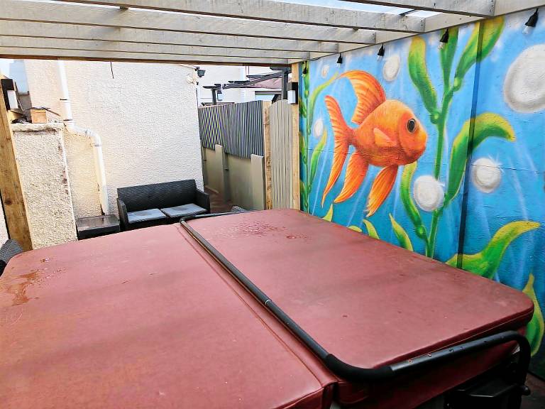 Child-friendly cottage with yard & jacuzzi | Beach view | Dogs allowed — photo 4