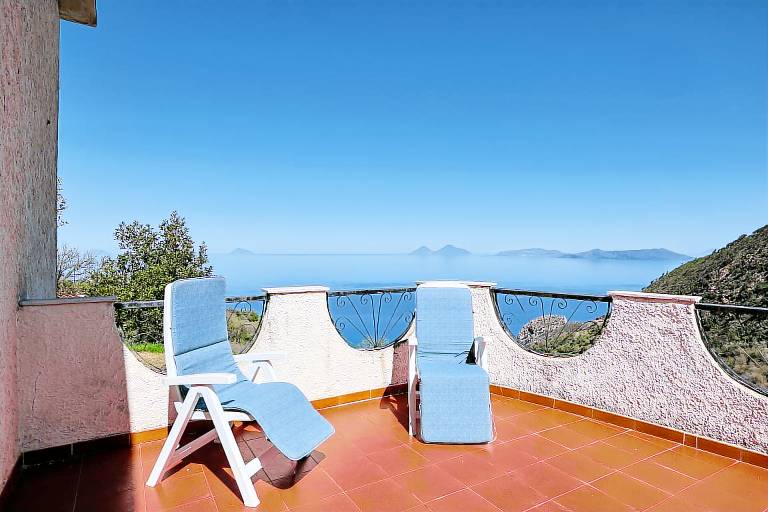 Casa Santo Stefano – Panoramic Villa with Sea and Mountain Views in Messina